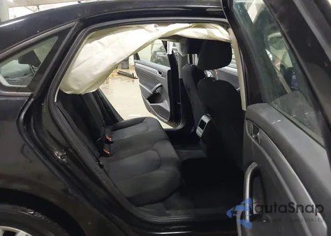 2015 Volkswagen Passat 1.8T S z USA, uszkodzony, nr VIN 1VWAT7A36FC012896